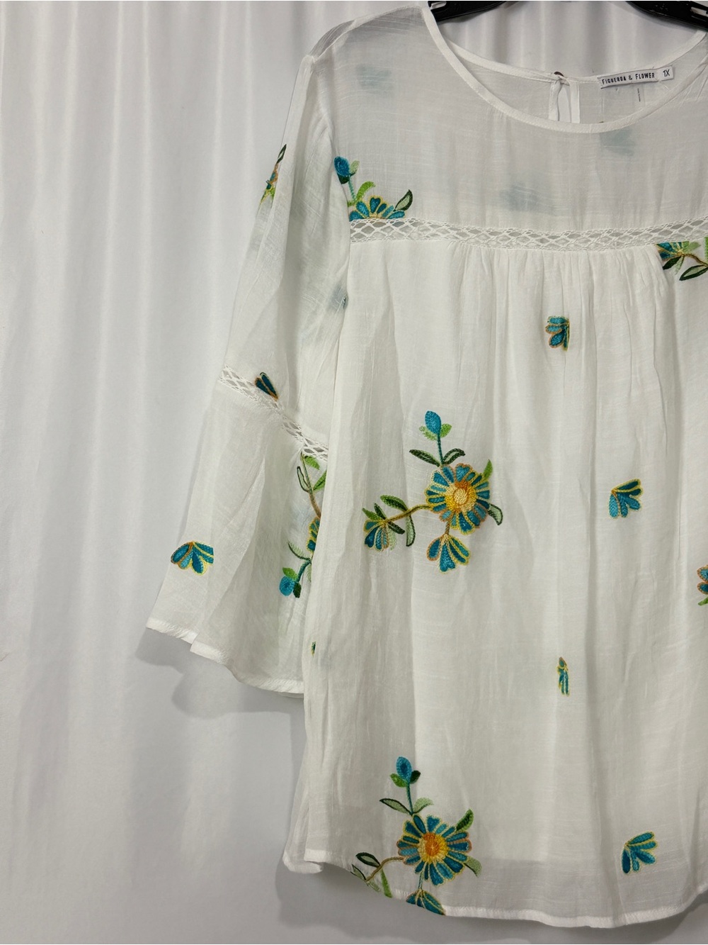 NWT Figueroa & Flower White Floral Embroidered Peasant Top Plus Size 1X - Picture 2 of 9